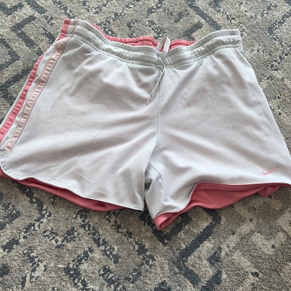 Vintage Nike Women’s reversible shorts - Picture 3 of 3